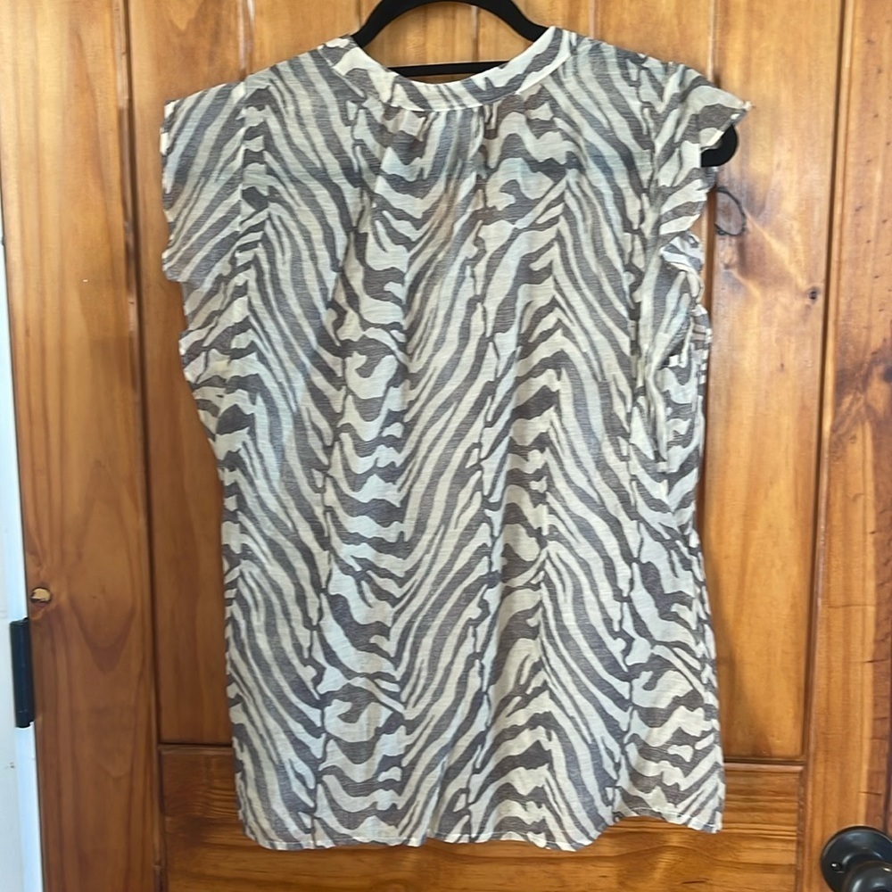 Cabi Savannah Top small grey cream Zebra Sleeveless Ruffle animal print - Picture 2 of 7